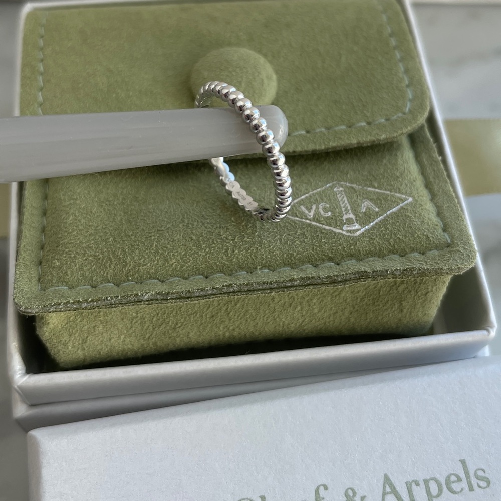 Van Cleef & Arpels Perlée Ring